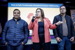 A prefeita Rosa Maria, acompanhada do vice-prefeito, Marcinho, e do vereador Leandro do Zezinho, reforçou a necessidade de esforços conjuntos para o bem-estar da população mais nova