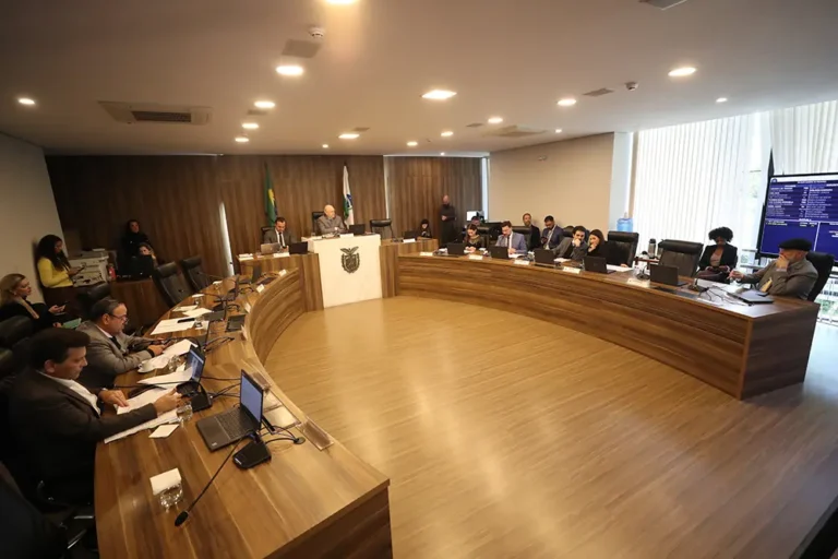 Auditório Legislativo da Alep durante a reunião da CCJ que manteve a punição disciplinar do deputado Renato Freitas