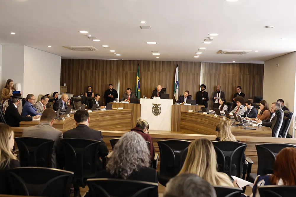 Comissão da Assembleia aprova projetos de proteção às mulheres 7 Reunião da Comissão de Constituição e Justiça foi realizada no Auditório Legislativo da Assembleia