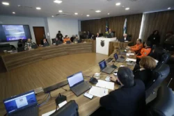Deputados estaduais, cientistas e autoridades da Defesa Civil debatem medidas preventivas contra tempestades severas no Paraná