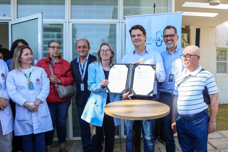 Prefeito Eduardo Pimentel lança os Consultórios Digitais na Atenção Primária (APS), na Unidade de Saúde Vila Guaíra