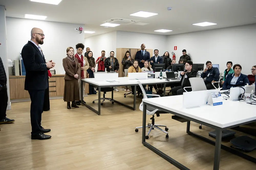 A deputada federal Gleisi Hoffmann esteve em Pinhais ao lado da prefeita Rosa Maria, da secretária Ana Paula e da vereadora Miss Preta para conhecer projetos, obras e visitar o Hospital e Maternidade Papa Francisco