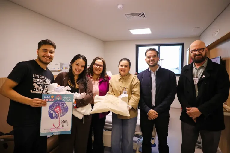 Prefeita Rosa Maria realizou visita ao Hospital Papa Francisco para celebrar nascimento do milésimo bebê em Pinhais