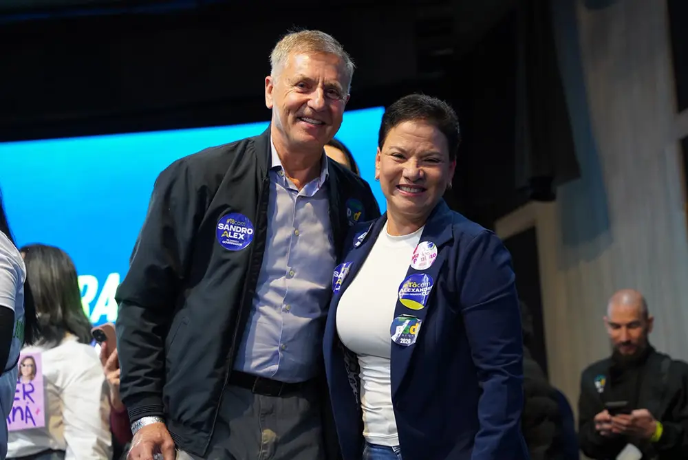 Luizão Goulart, candidato a deputado federal, com Marli Paulino, candidata a deputada estadual, durante convenção do PSD
