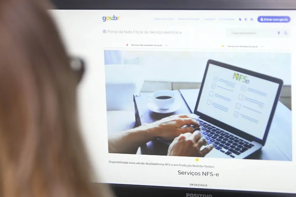 Faturamento eletrônico de empresas passa a exigir inclusão de campos do IBS e da CBS a partir de agosto