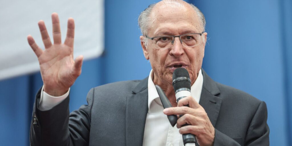 pint0781.jpg Brasil Reage a Declarações de Milei e Repudia Intromissão
