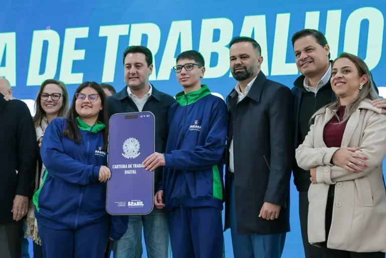 Mais de 300 mil estudantes da rede estadual se cadastram na Carteira de Trabalho Digital