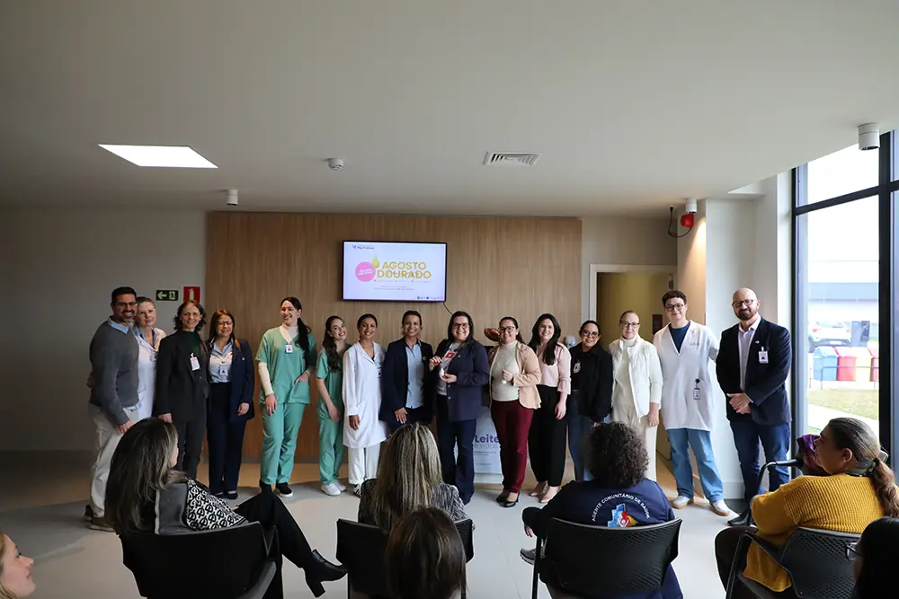 O evento de inauguração reuniu lideranças municipais, incluindo a prefeita Rosa Maria, as secretárias municipais de Saúde, Adriane da Silva Jorge Carvalho, e de Governo, Ana Paula Cordeiro Mendes, além de servidores da Atenção Básica e profissionais de saúde do município de Pinhais