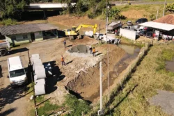 Equipes da Prefeitura executam serviços de desassoreamento, limpeza de rios e melhorias no escoamento para prevenir alagamentos