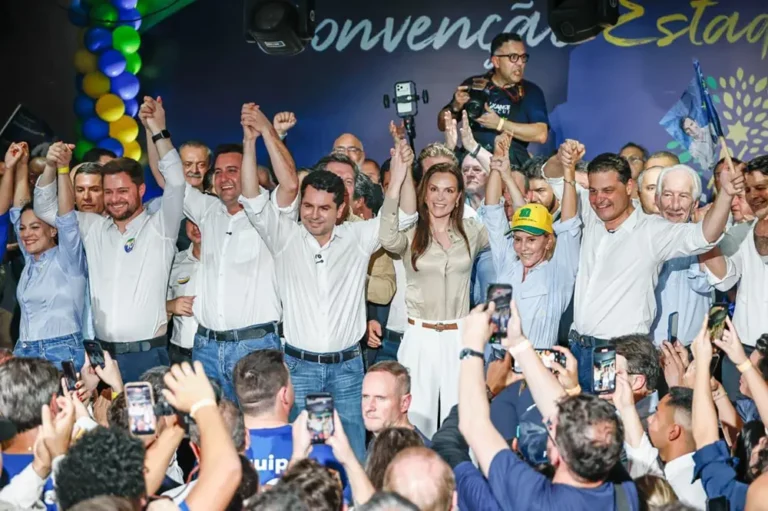 com-apoio-de-sandro-alex-e-ratinho-junior-alexandre-curi-e-oficializado-candidato-ao-senado