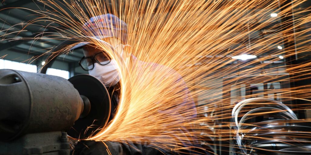 Produção Industrial brasileira Recua 1,8% em junho 5 usina siderurgica mascara de protecao industria Produção Industrial brasileira Recua 1,8% em junho