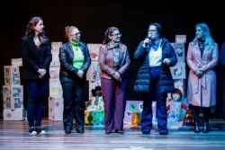 A solenidade de abertura do Seminário de Práticas com Foco na Gestão e Alfabetização, no Cenforpe, contou com a presença da prefeita de Pinhais, Rosa Maria, gestores, autoridades e educadores da região metropolitana