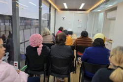 Carreta Saúde da Mulher presta atendimento itinerante a milhares de paranaenses