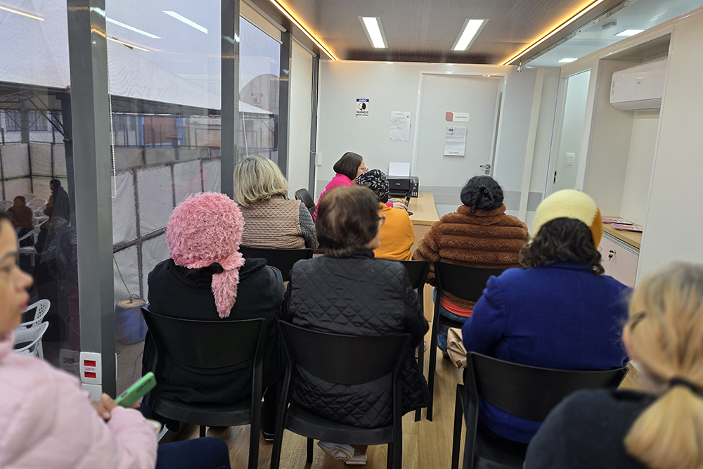 Carreta Saúde da Mulher presta atendimento itinerante a milhares de paranaenses