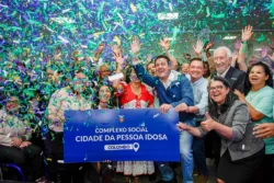 Anúncio teve a presença do prefeito Helder Lazarotto, do governador Ratinho Junior, idosos e autoridades municipais