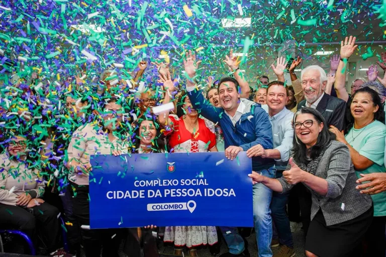 Anúncio teve a presença do prefeito Helder Lazarotto, do governador Ratinho Junior, idosos e autoridades municipais