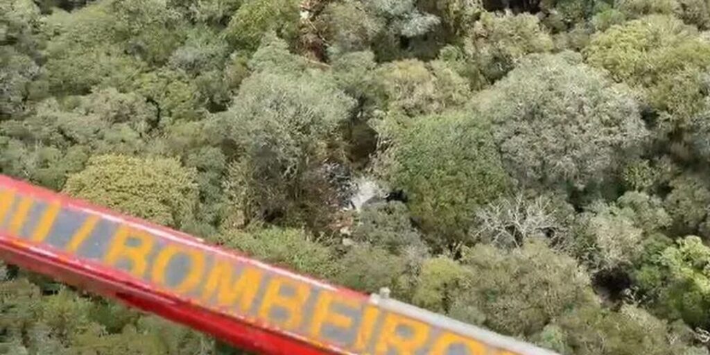 Cenipa investiga acidente fatal de helicóptero com cantor Rick 9 destrocos sc 1 copy Cenipa investiga acidente fatal de helicóptero com cantor Rick