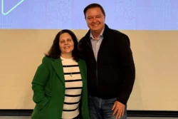 Prefeito Helder Lazarotto e a secretária da Fazenda, Alessandra da Silva