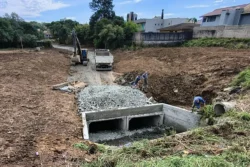 Canalização do Rio Lava Pés concluída pela prefeitura para melhorar o escoamento de águas pluviais