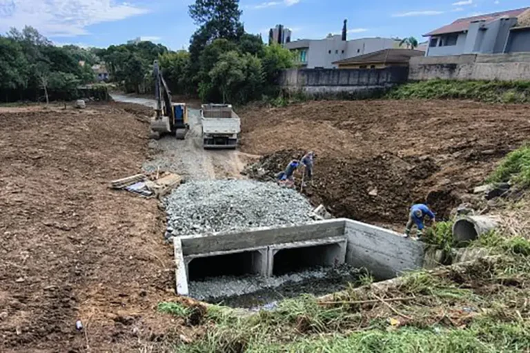 Canalização do Rio Lava Pés concluída pela prefeitura para melhorar o escoamento de águas pluviais