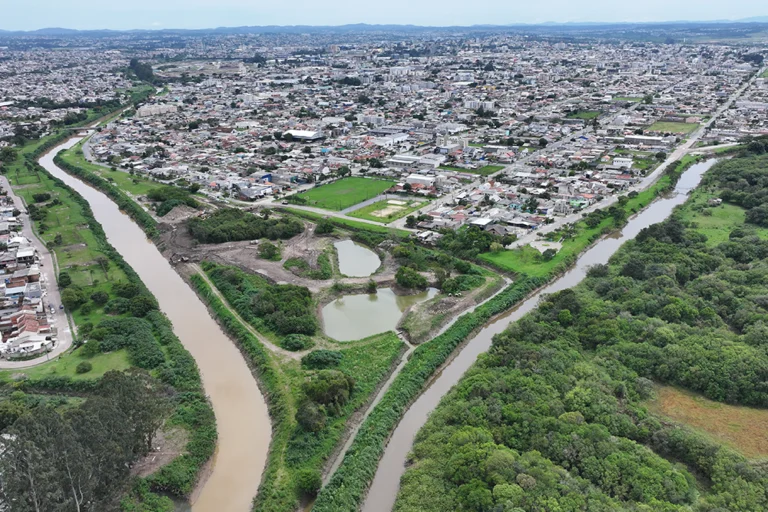 Área no Weissópolis passa por obras de infraestrutura e drenagem para abrigar o novo parque linear