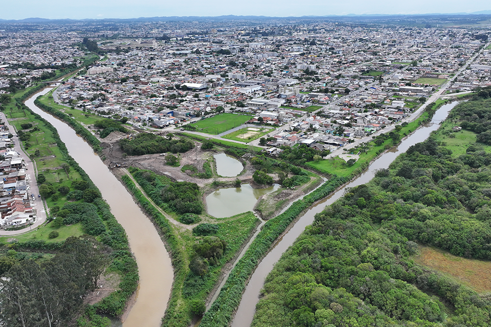 Área no Weissópolis passa por obras de infraestrutura e drenagem para abrigar o novo parque linear