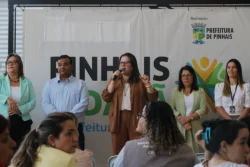 A prefeita Rosa Maria esteve presente no programa Pinhais Cidadã acompanhada de diversas autoridades