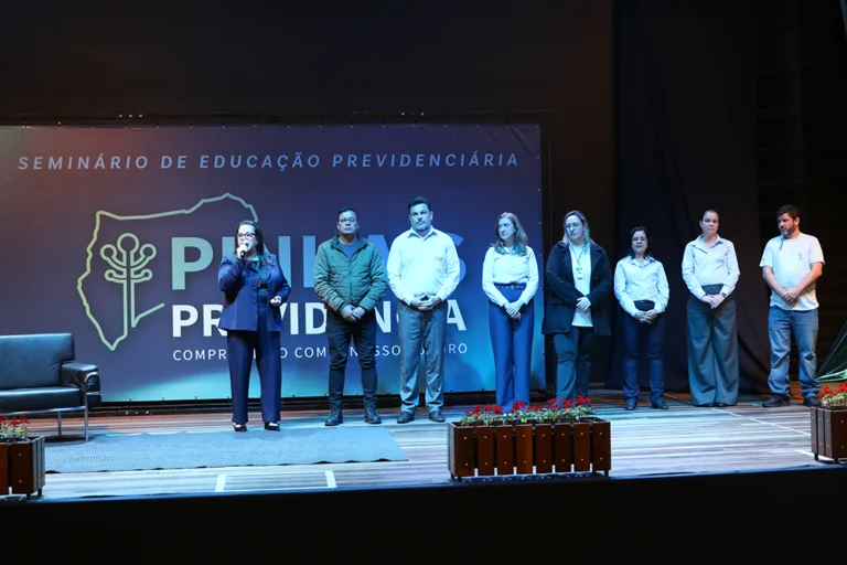 A prefeita Rosa Maria reforçou o compromisso da administração com a governança fiscal e a proteção dos direitos dos servidores
