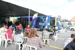Programa itinerante oferece serviços veterinários gratuitos para a população