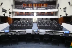 A nova composição da Casa foi definida após a oficialização dos resultados pelo Tribunal Regional Eleitoral do Paraná (TRE-PR), na noite deste domingo (4).