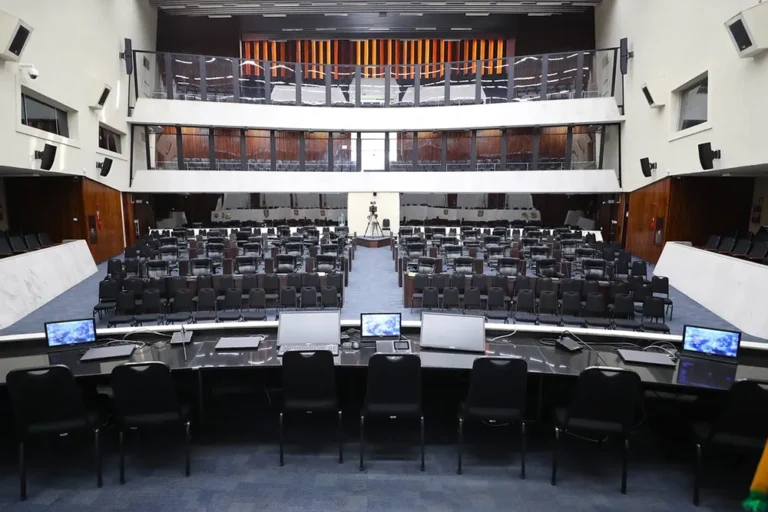 A nova composição da Casa foi definida após a oficialização dos resultados pelo Tribunal Regional Eleitoral do Paraná (TRE-PR), na noite deste domingo (4).