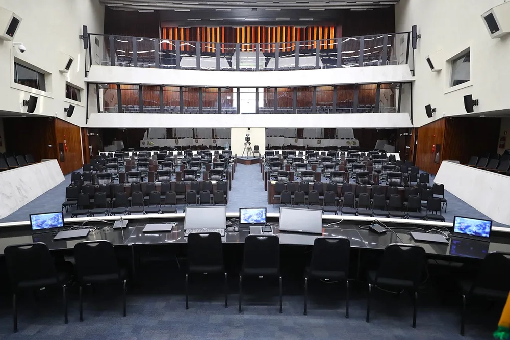 A nova composição da Casa foi definida após a oficialização dos resultados pelo Tribunal Regional Eleitoral do Paraná (TRE-PR), na noite deste domingo (4).