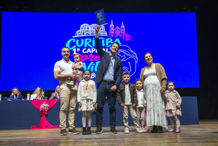 Prefeito Eduardo Pimentel recebeu a outorga do Título de 1ª Capital Pró Vida do Brasil, na Ópera de Arame