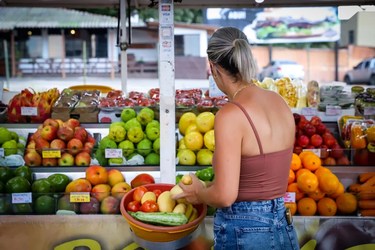 Feiras distribuídas pelos bairros garantem aos moradores o acesso facilitado a alimentos frescos