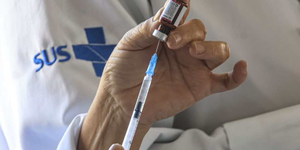 int1308 Meningite: Vacinação no Rio para pessoas até 24 anos