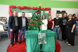 Lançamento da Campanha Natal Solidário 2026 reuniu autoridades, parceiros e alunos na Escola Municipal Trilhando o Futuro