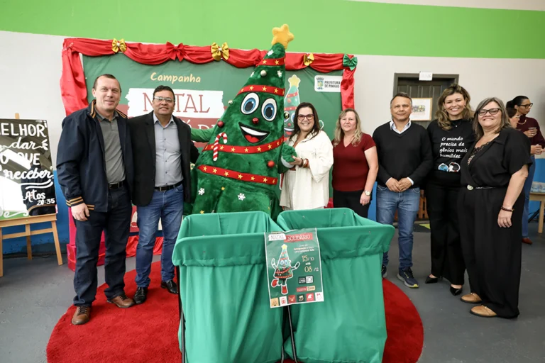 Lançamento da Campanha Natal Solidário 2026 reuniu autoridades, parceiros e alunos na Escola Municipal Trilhando o Futuro