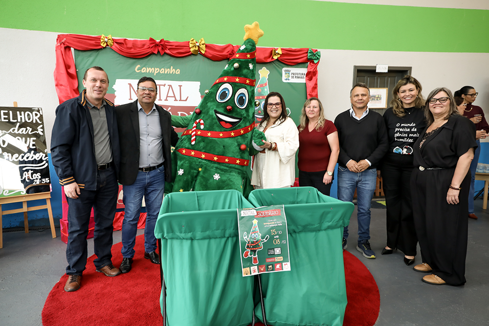 Lançamento da Campanha Natal Solidário 2026 reuniu autoridades, parceiros e alunos na Escola Municipal Trilhando o Futuro