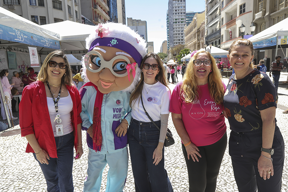 O Domingo no Centro reuniu atrações culturais, atividades para crianças, serviços gratuitos de saúde, oficinas educativas, gastronomia e ações de conscientização sobre a saúde da mulher