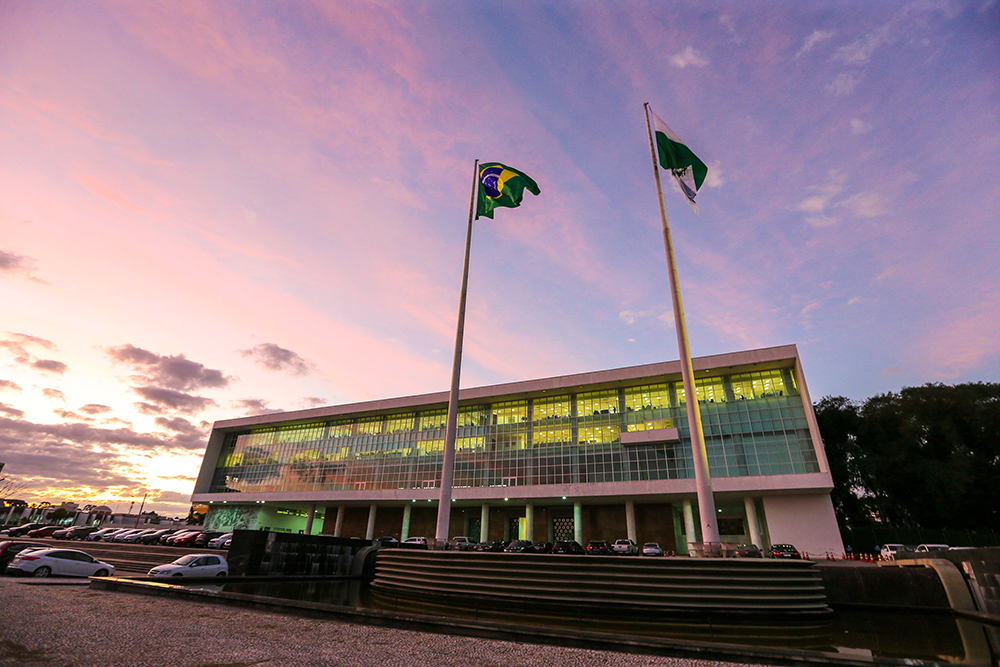 Paraná tem R$ 27,6 bilhões em caixa e registra recorde de investimentos 6 Além do volume financeiro, a boa disponibilidade de caixa traz aumento na credibilidade fiscal