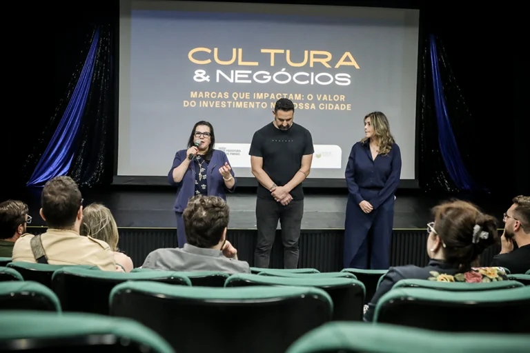 O encontro contou com a presença da prefeita de Pinhais, Rosa Maria, da secretária municipal de Governo, Ana Paula Cordeiro Mendes, e do secretário de Cultura, Esporte e Lazer, William Kempinski
