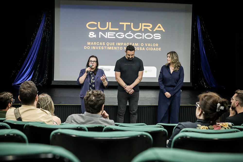 Pinhais reúne empresários para discutir investimentos em cultura 7 O encontro contou com a presença da prefeita de Pinhais, Rosa Maria, da secretária municipal de Governo, Ana Paula Cordeiro Mendes, e do secretário de Cultura, Esporte e Lazer, William Kempinski