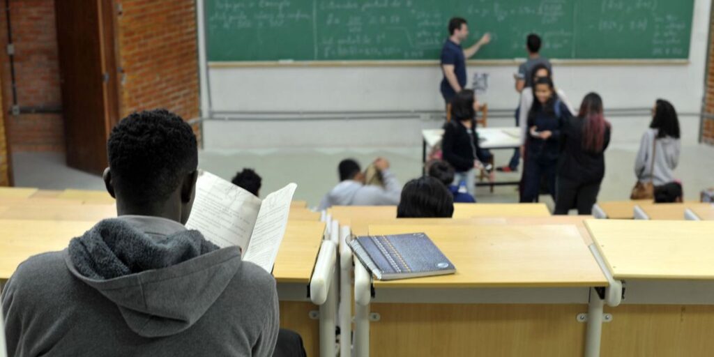Enade 2026: questionário de Ingressantes, Prazo e Importância 1 sala de aula Enade 2026: questionário de Ingressantes, Prazo e Importância
